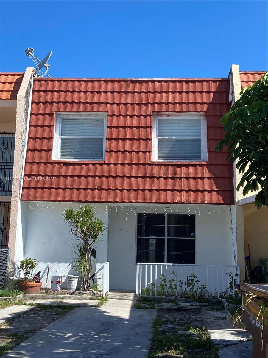 Photo of 921 W 79th Pl #921 in Hialeah, FL
