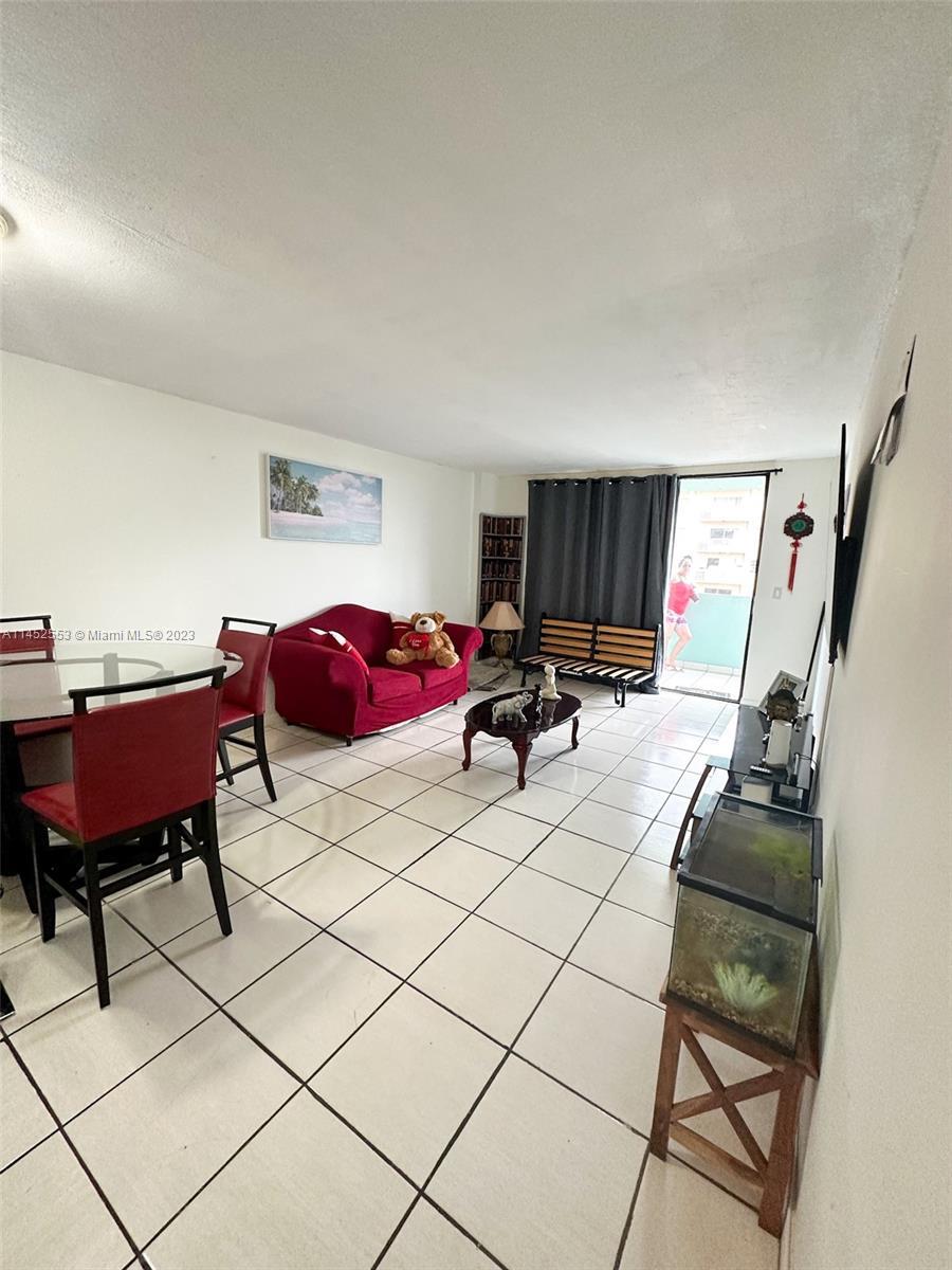 Photo of 1825 W 44th Pl #607 in Hialeah, FL