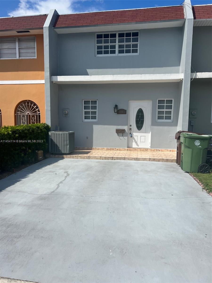 Photo of 1845 W 72nd Pl in Hialeah, FL