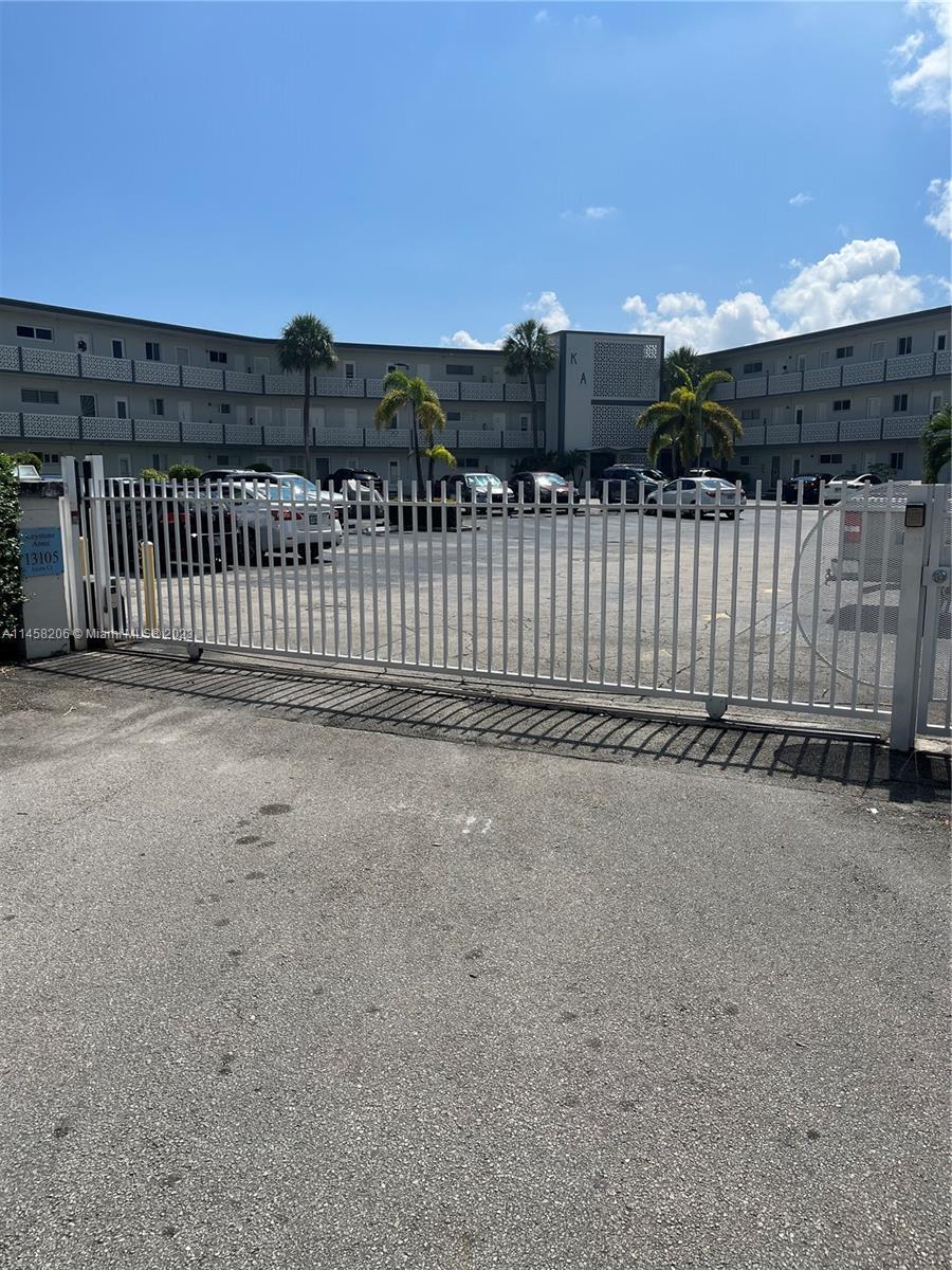 Photo of 13105 Ixora Ct #306 in North Miami, FL
