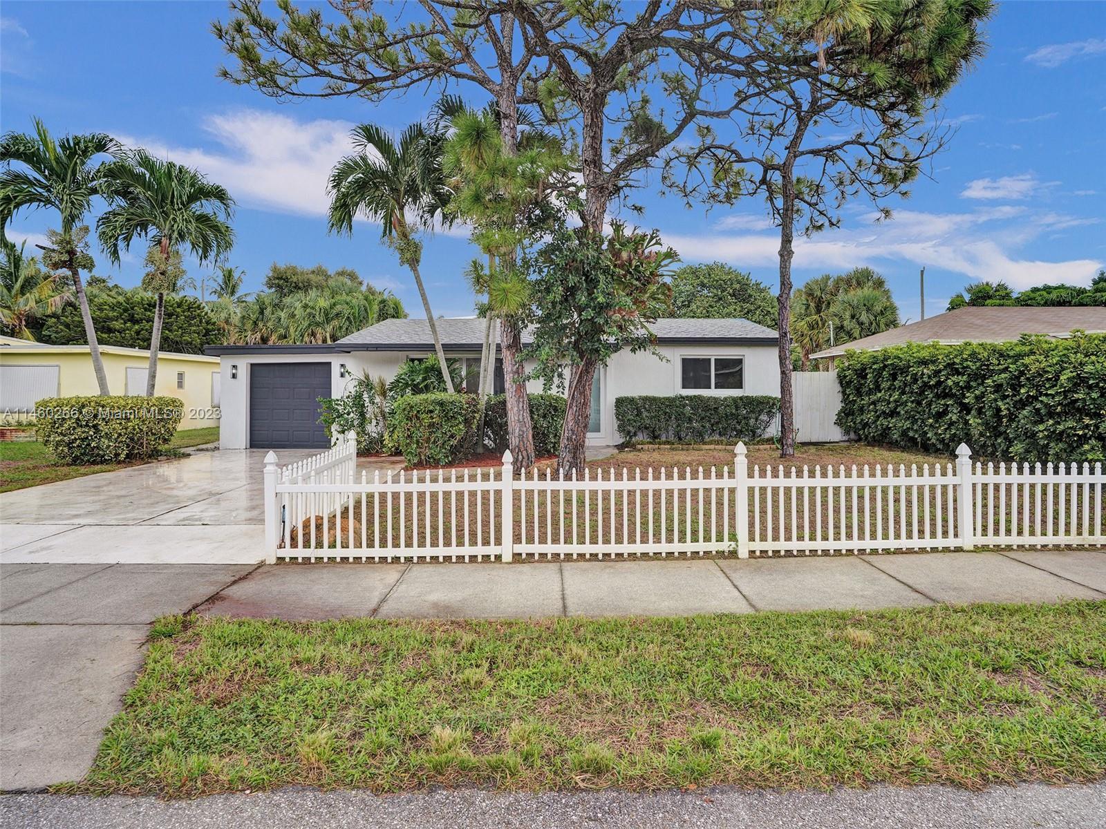 Photo of 2573 Conroy Dr in North Palm Beach, FL