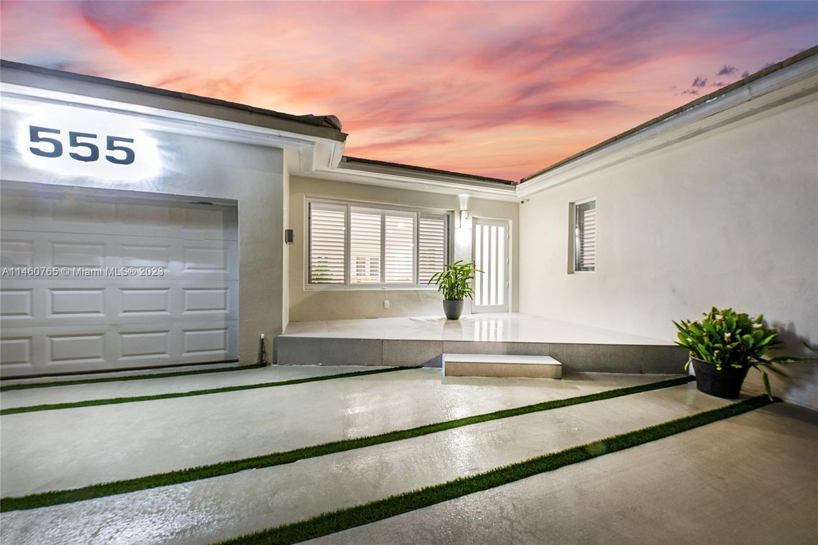 Photo of 555 S Shore Dr in Miami Beach, FL