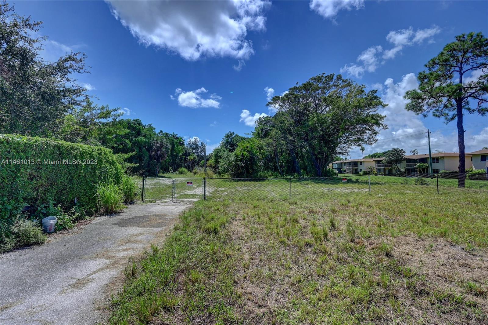 Photo of 5484 Woodland Dr in Delray Beach, FL