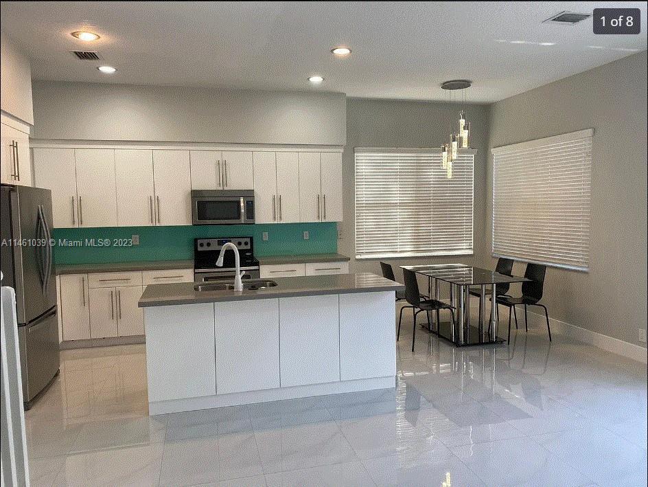 Photo of 3802 SW 49th Ct in Hollywood, FL