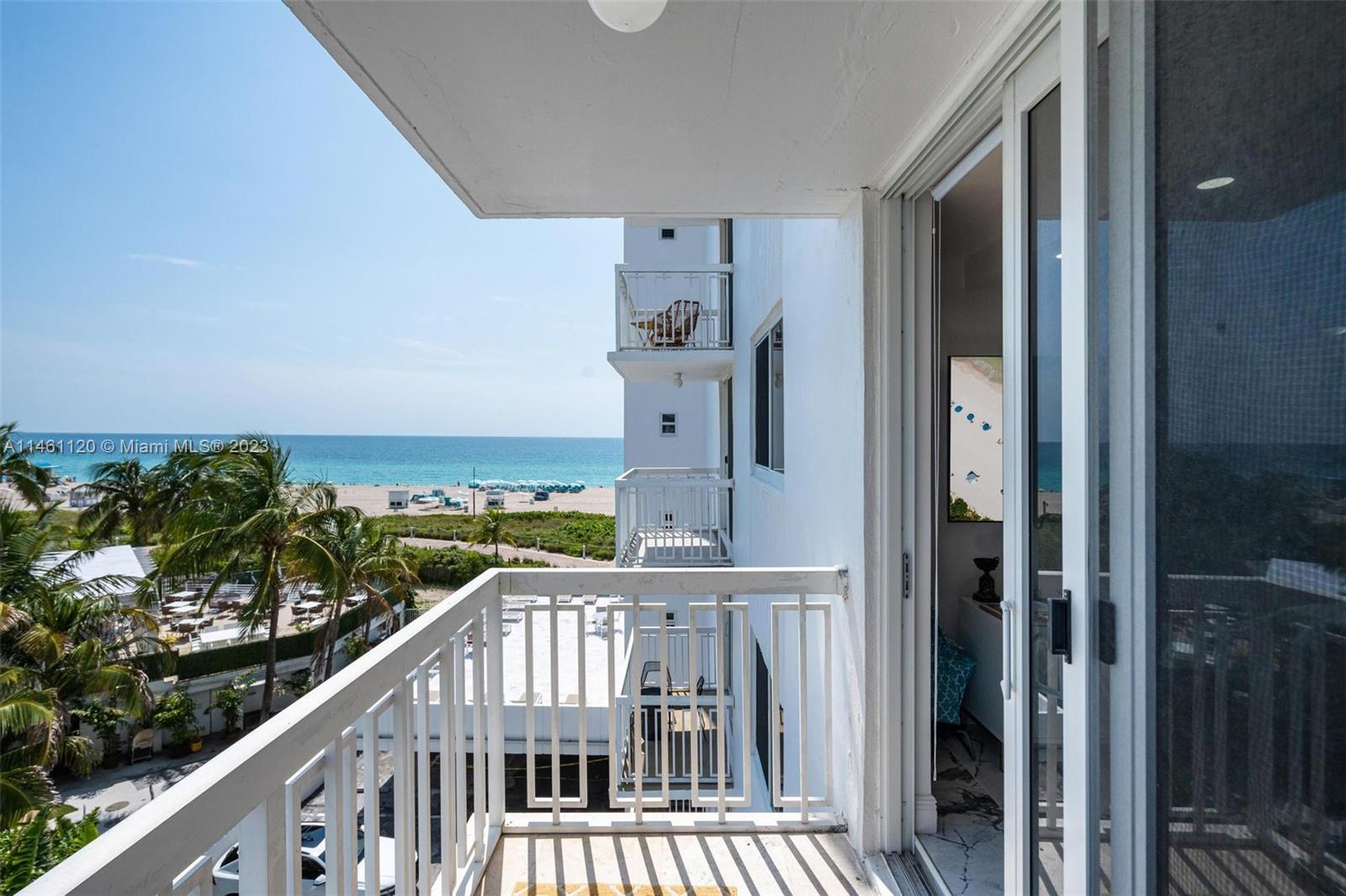 Fantastic ocean-front condo located in the south of fifth neighborhood. Tastefully decorated with to
