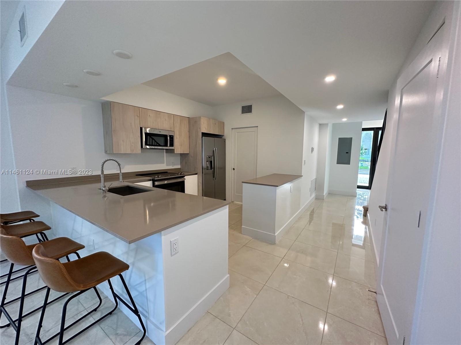 Photo of 5481 W Oak Wy #5481 in Dania Beach, FL