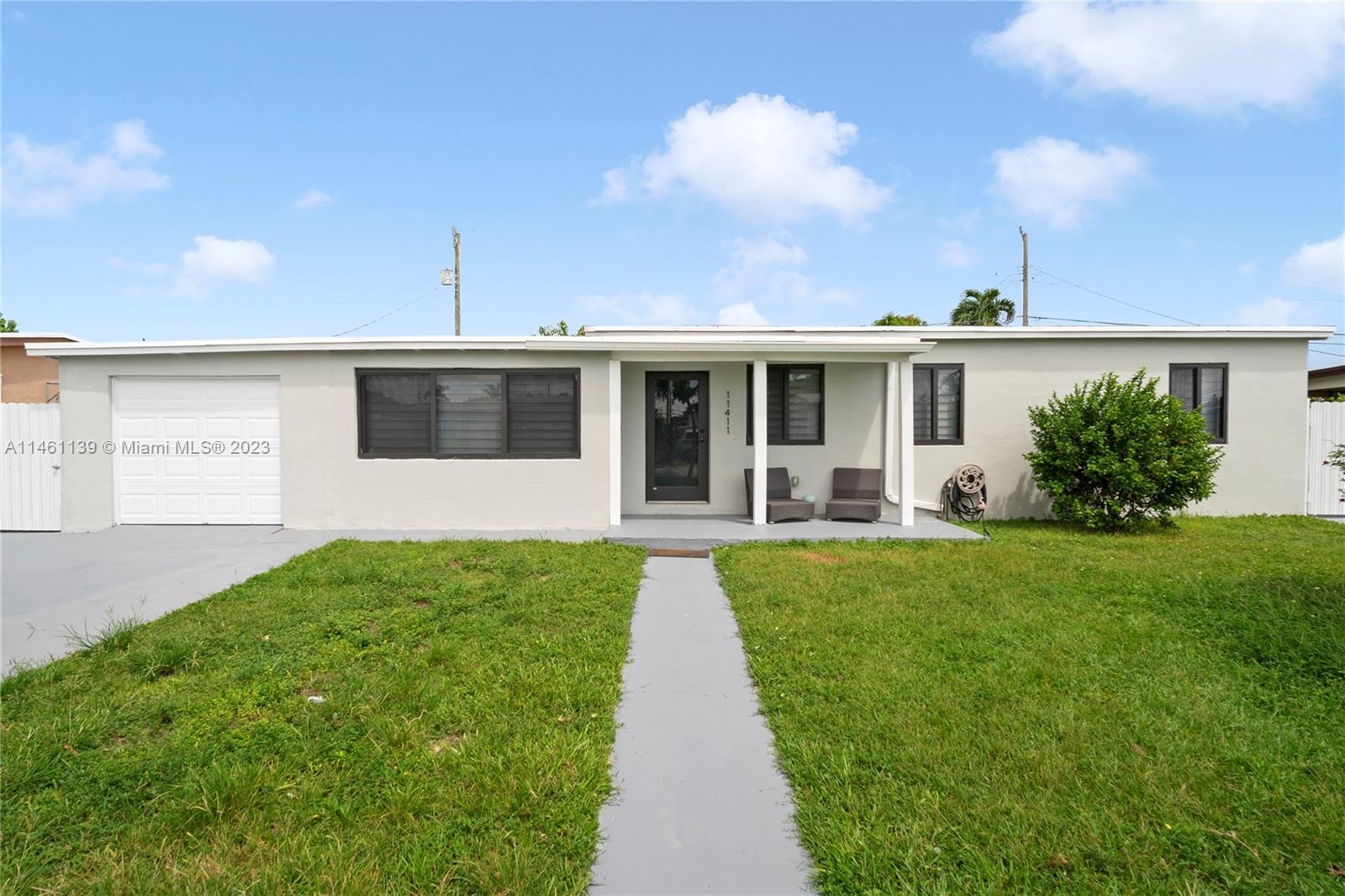 Photo of 11411 SW 43rd St in Miami, FL