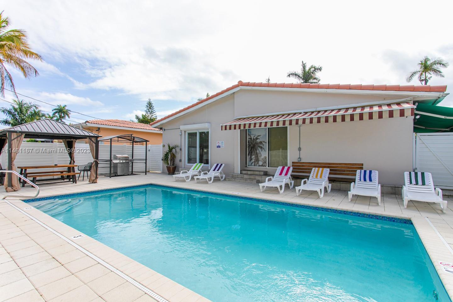 Photo of 1045 Hollywood Blvd in Hollywood, FL