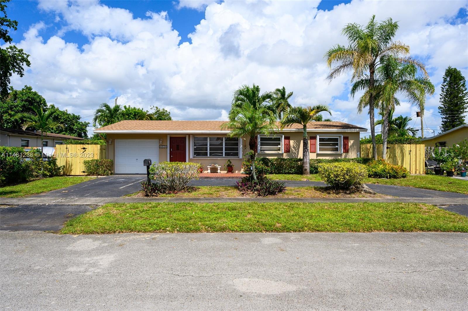 Photo of 6525 Eaton St in Hollywood, FL