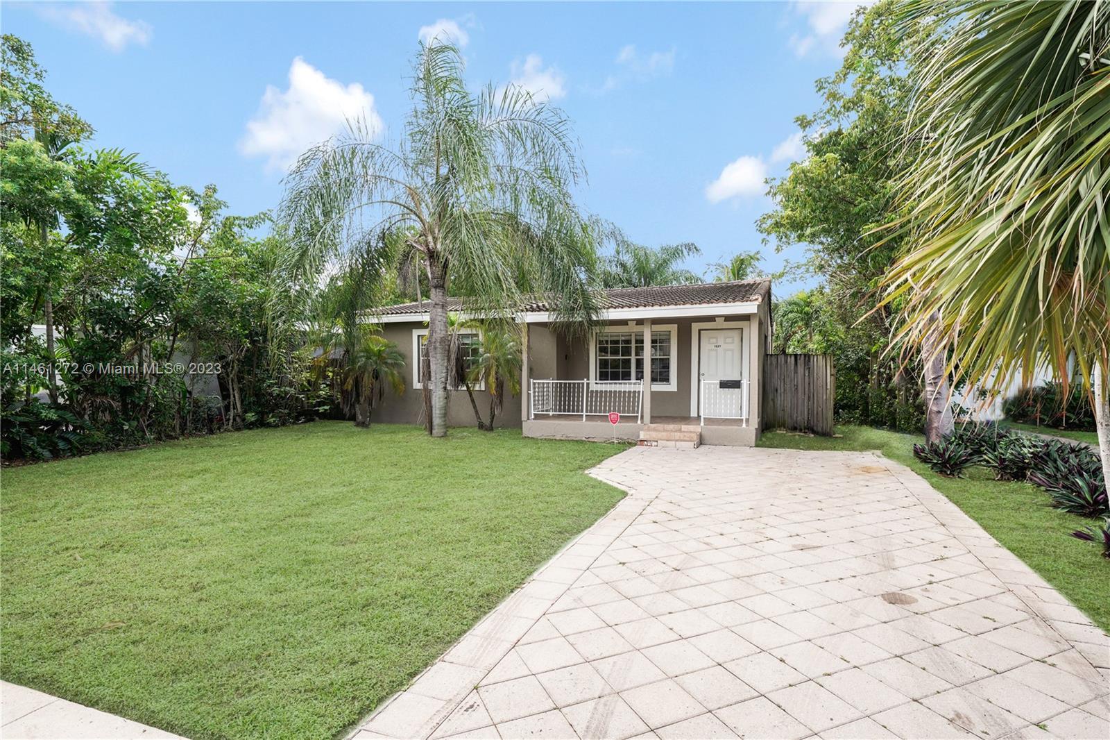 Located in the beautiful city of Fort Lauderdale very close to Wilton Manors, 4 miles to the beach a