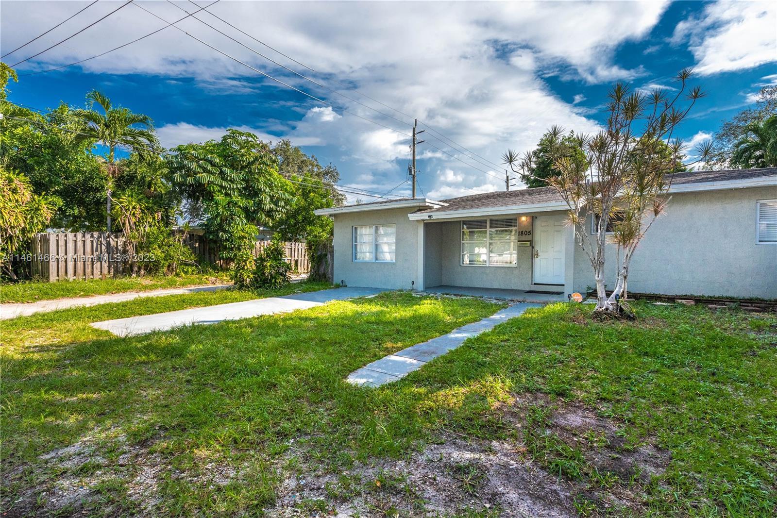 Beautifully renovated 3-bed 3-bath home in the heart of Hollywood, FL! Generously sized bedrooms. La