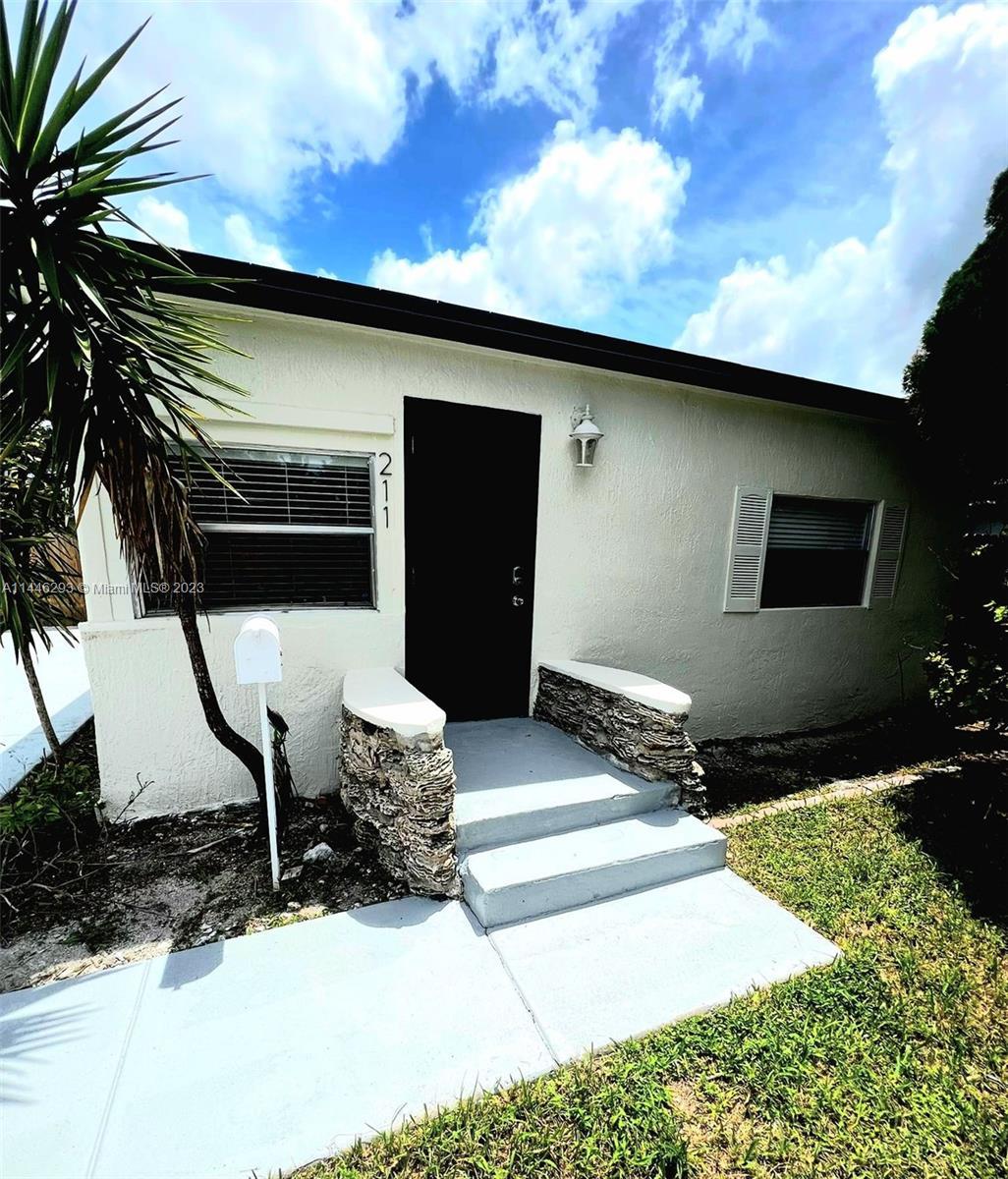 Photo of 211 SW 2nd Pl in Dania Beach, FL