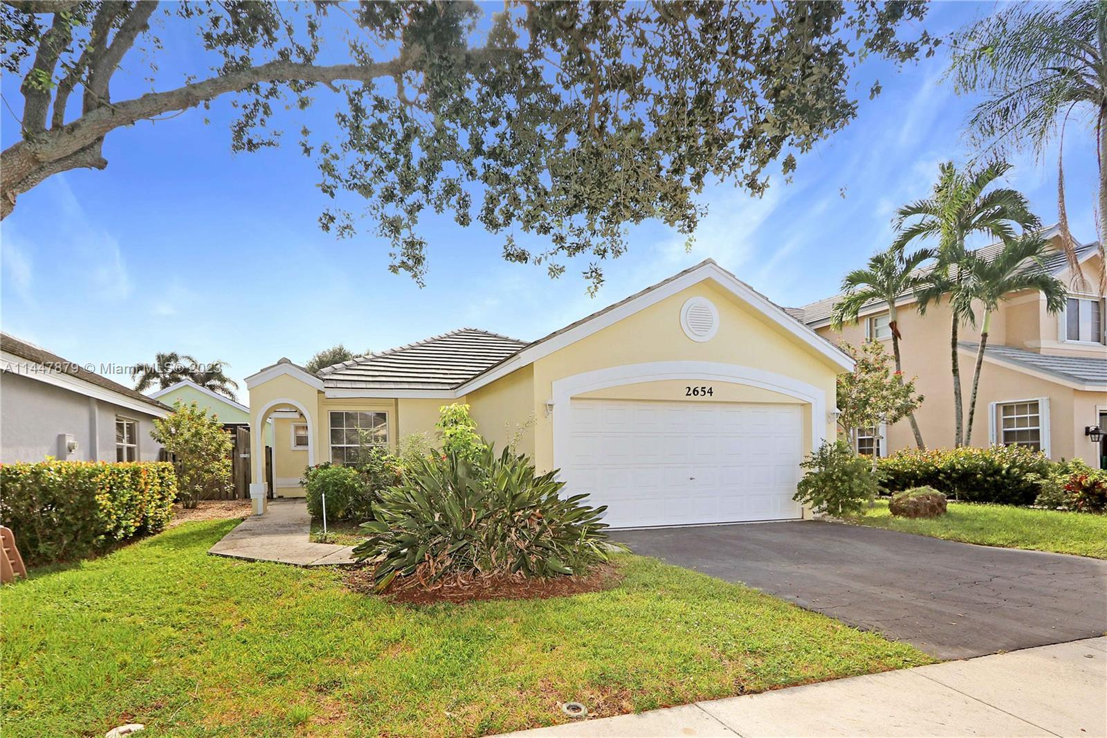 Photo of 2654 Pinewood Ct in Davie, FL