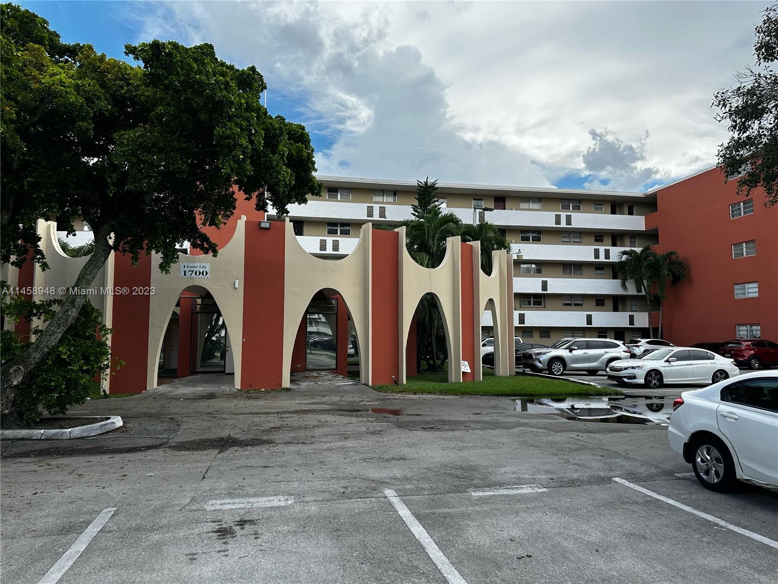 Photo of 1700 NE 191st St #305 in Miami, FL
