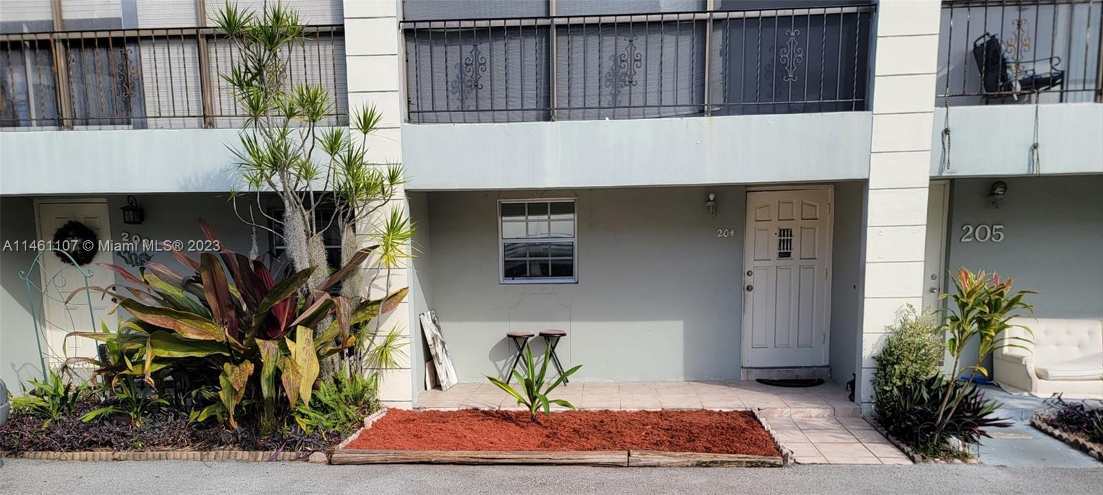 Photo of 2452 Taylor St #204 in Hollywood, FL