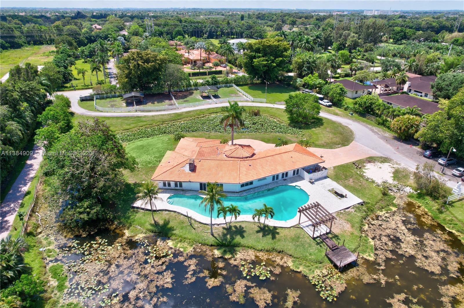 Photo of 14101 Luray Rd in Southwest Ranches, FL