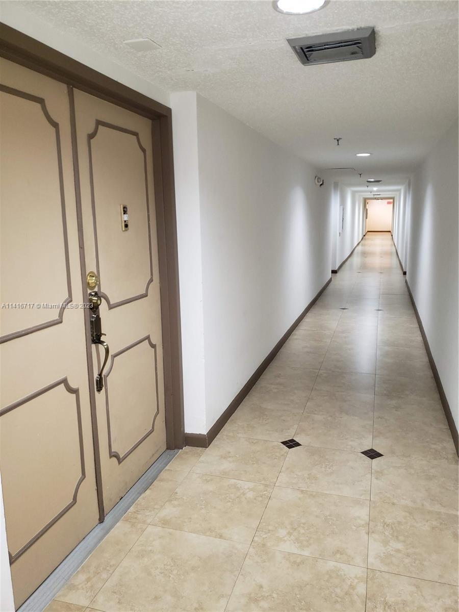Photo of 17890 W Dixie Hwy #715 in North Miami Beach, FL