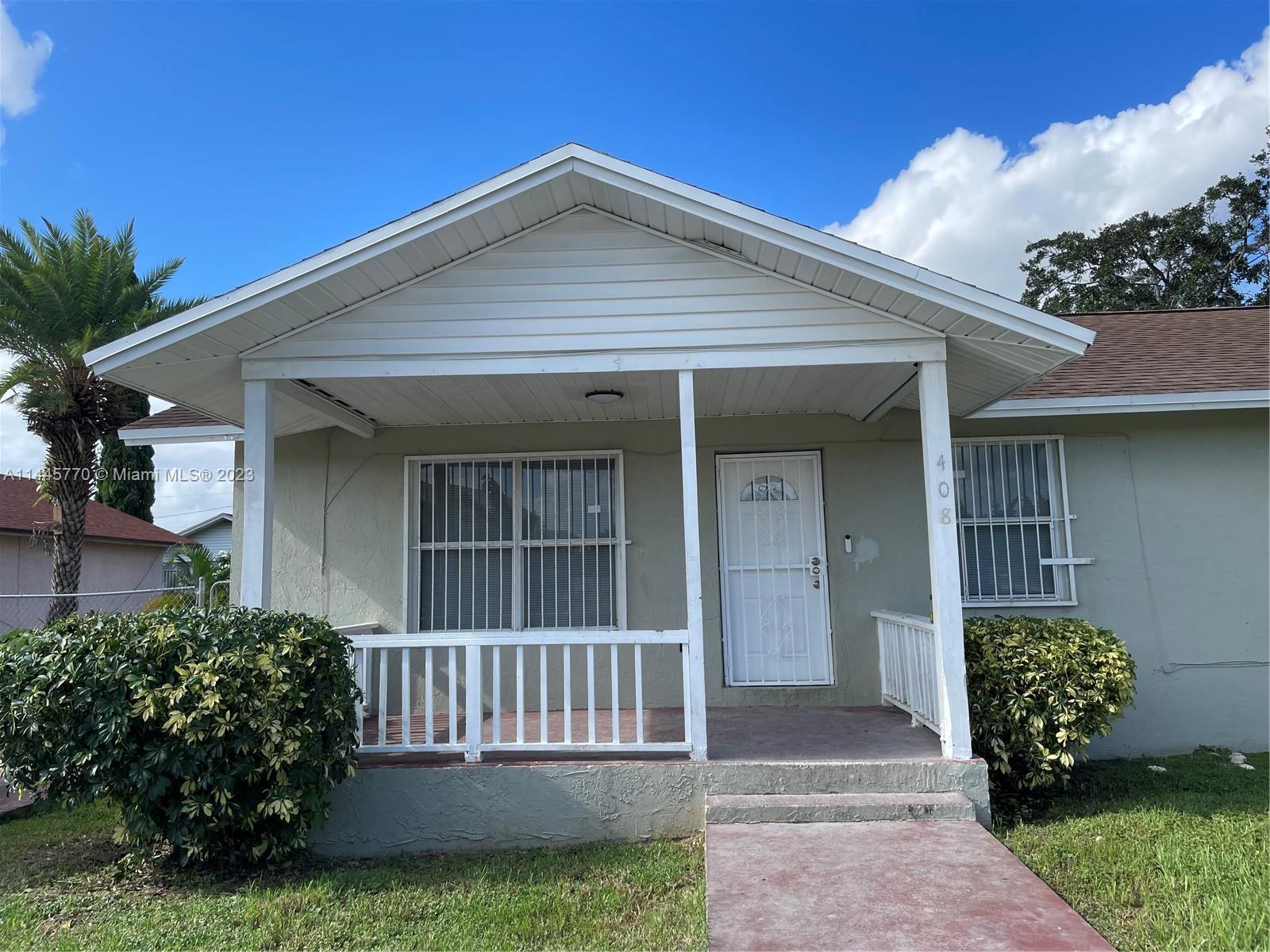 Photo of 408 NW 12th St in Florida City, FL