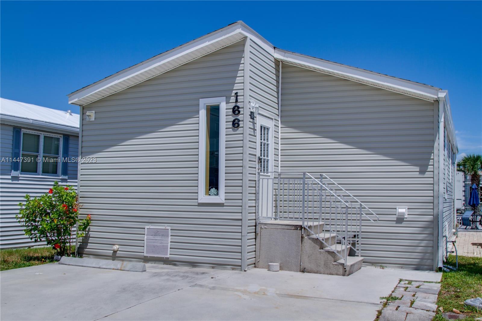 Photo of 166 Nettles Blvd in Jensen Beach, FL