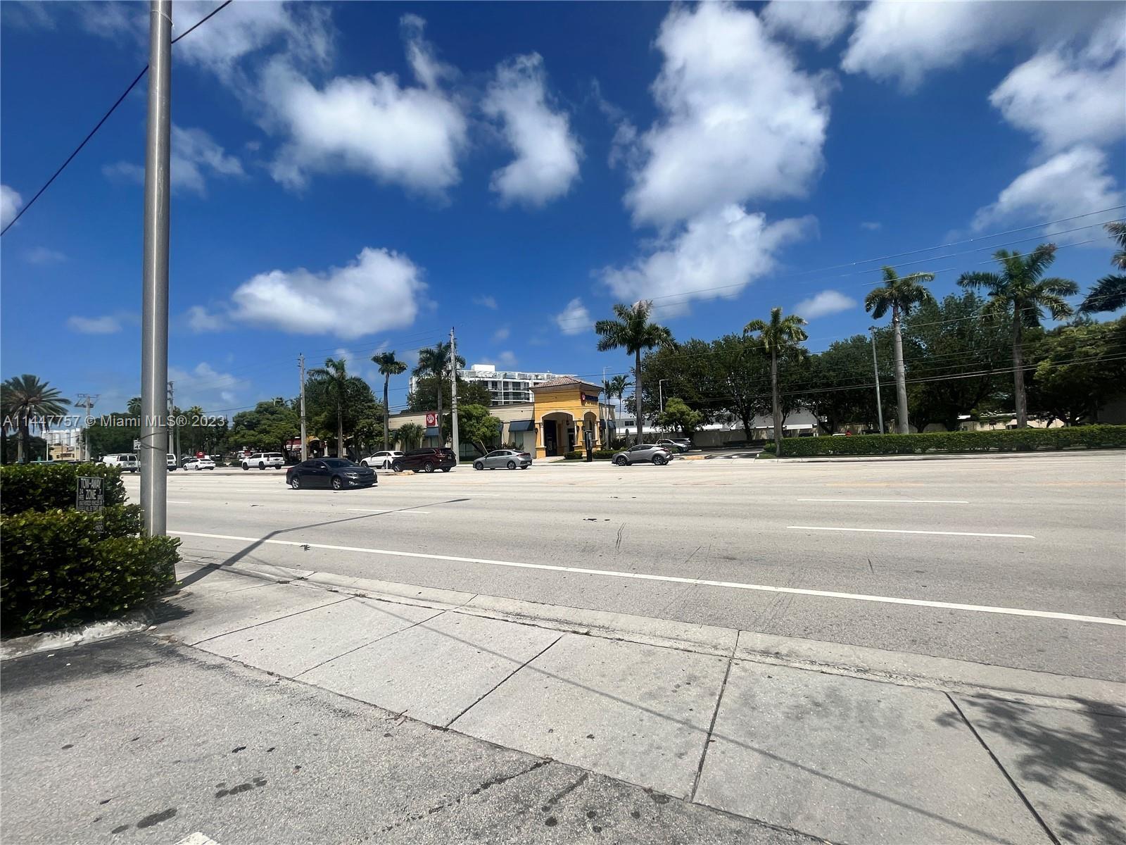 Photo of 13728 Biscayne Blvd in North Miami, FL