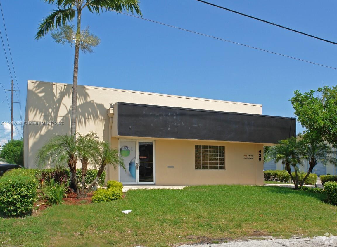 Photo of 4380 NE 11th Ave in Oakland Park, FL