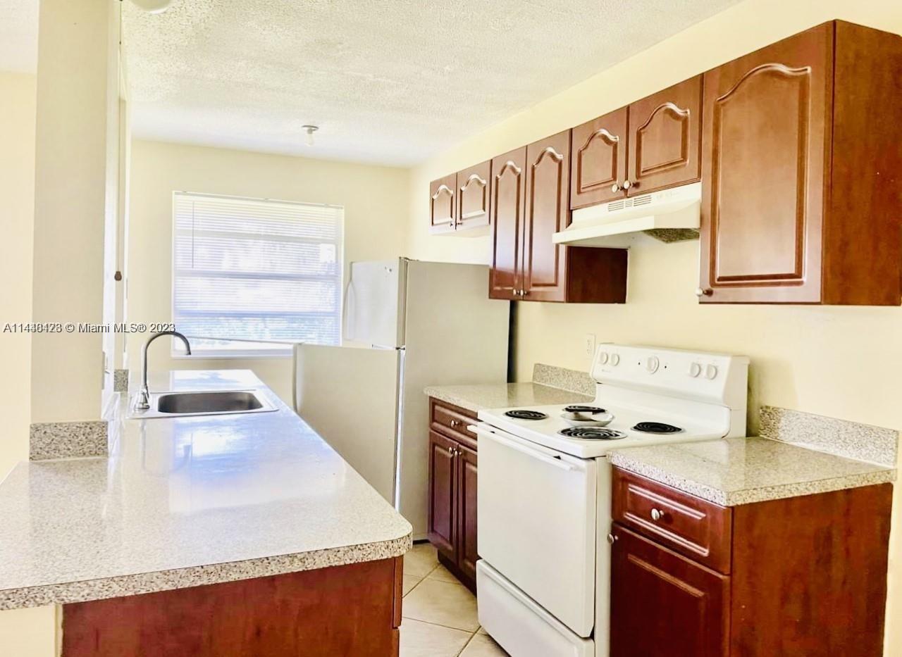 Photo of 1100 NE 1st Ct #110 in Hallandale Beach, FL