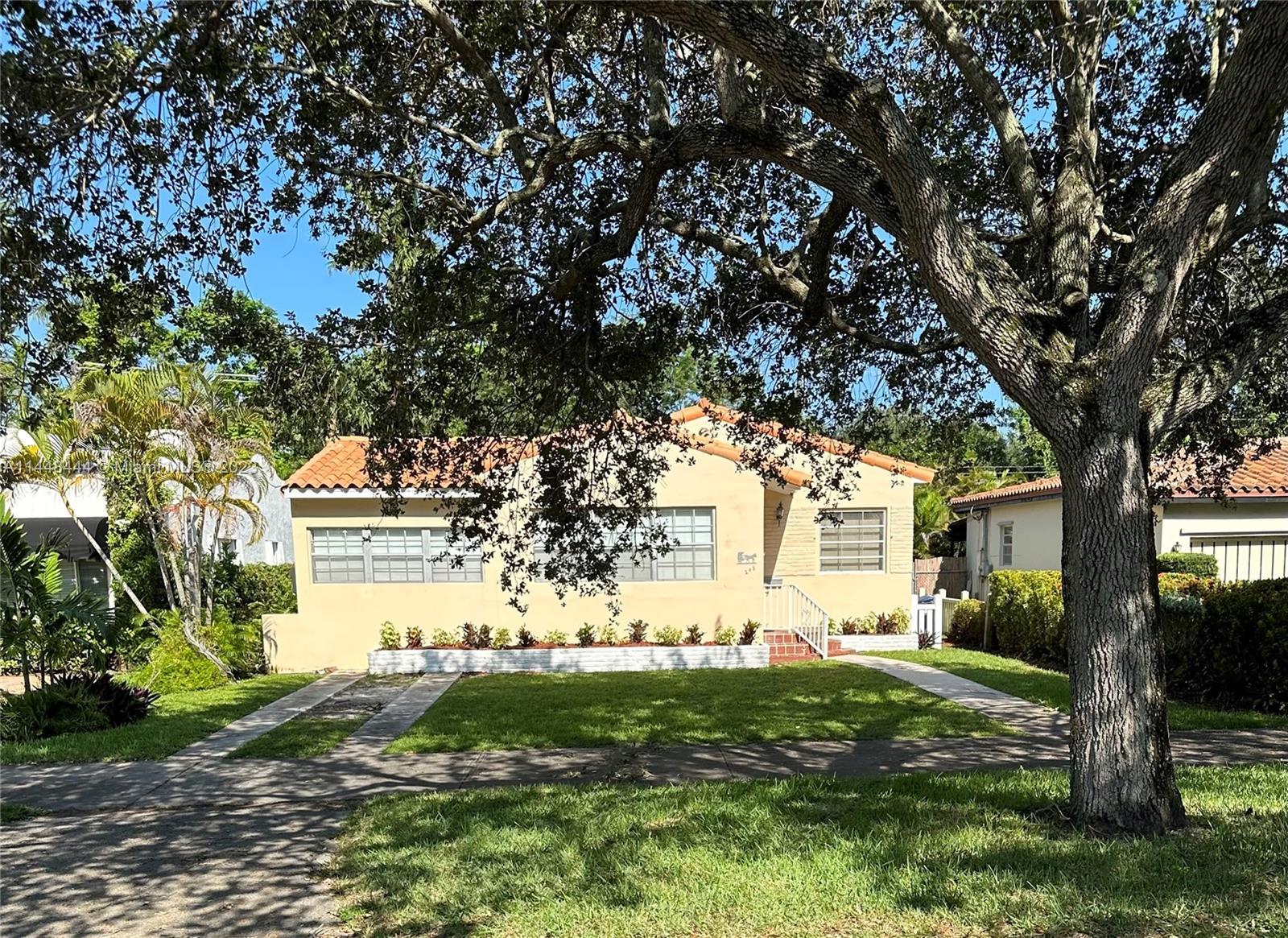 Photo of 243 South Dr in Miami Springs, FL