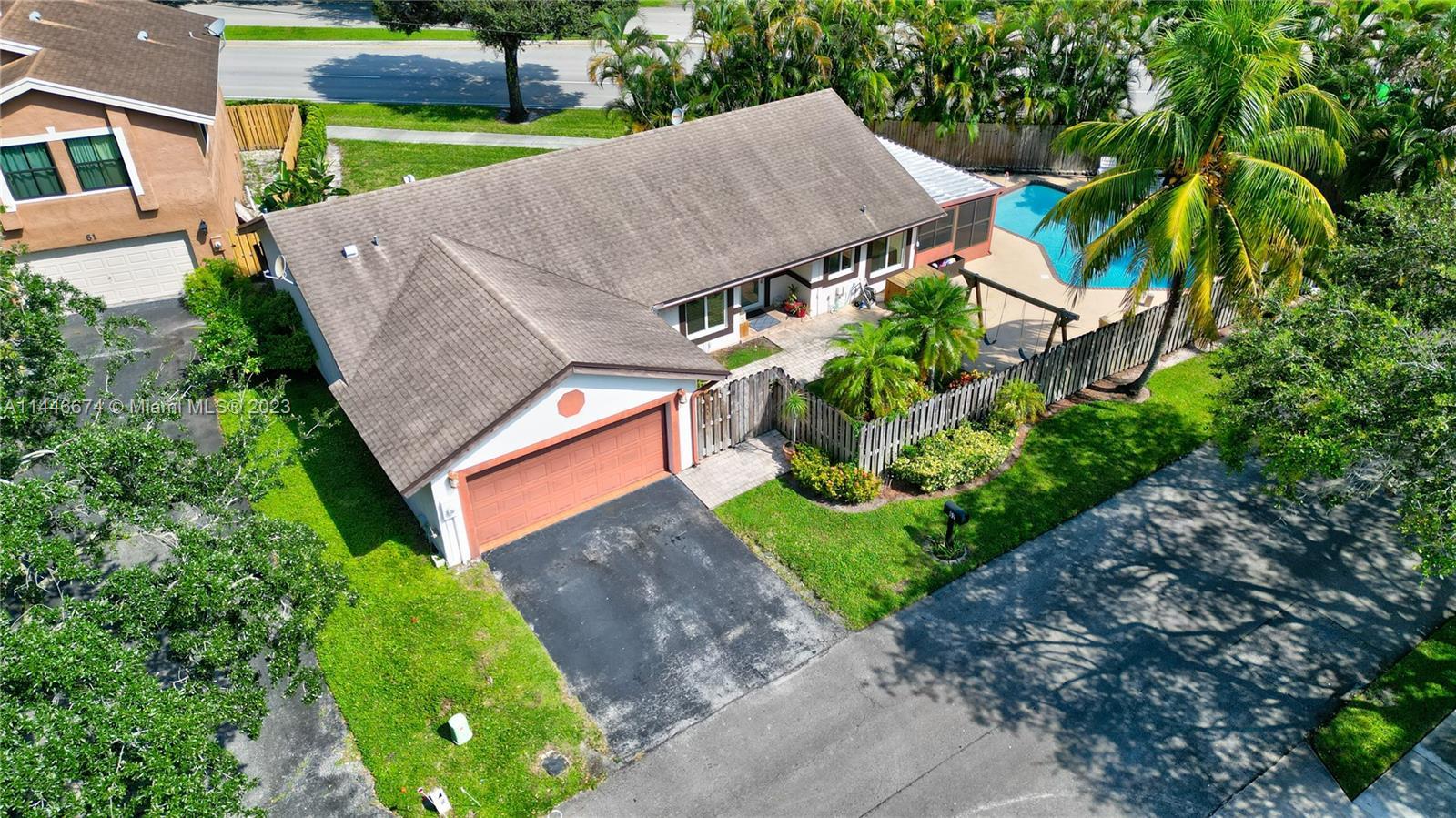 Photo of 62 Forest Cir in Cooper City, FL
