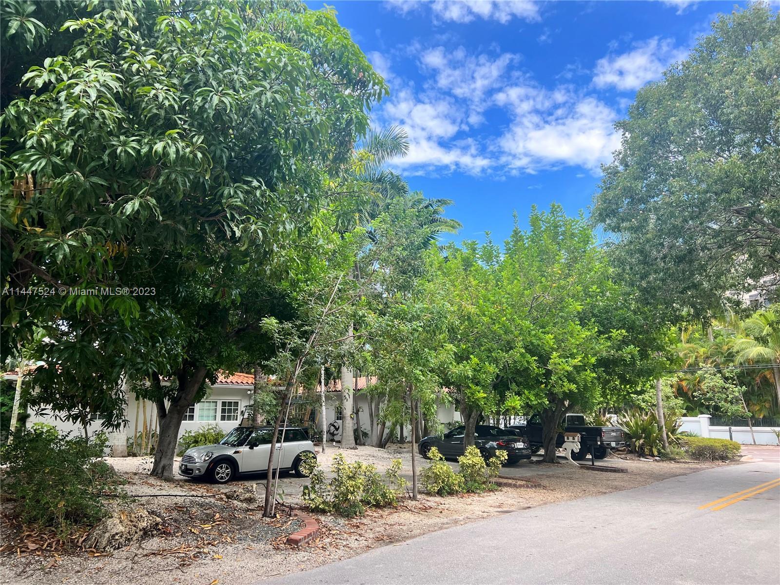 Photo of 300 Pacific Rd in Key Biscayne, FL