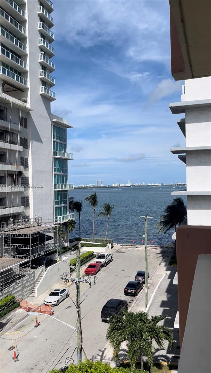 HIDDEN GEM!!! BEAUTIFUL 2/ 2 LOWER PENTHOUSE IN A 7-STORY BOUTIQUE BUILDING WITH BISCAYNE BAY VIEWS.