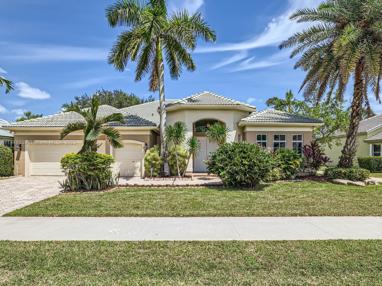 Photo of 8443 N Lake Forest Dr in Davie, FL