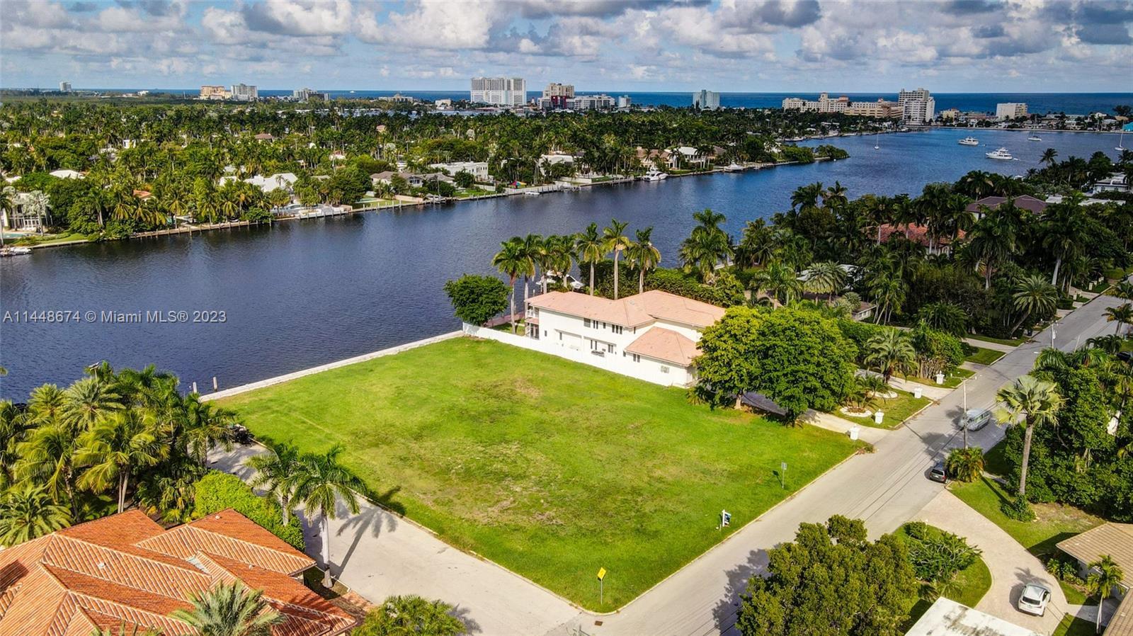 Photo of 1051 S Southlake Dr in Hollywood, FL