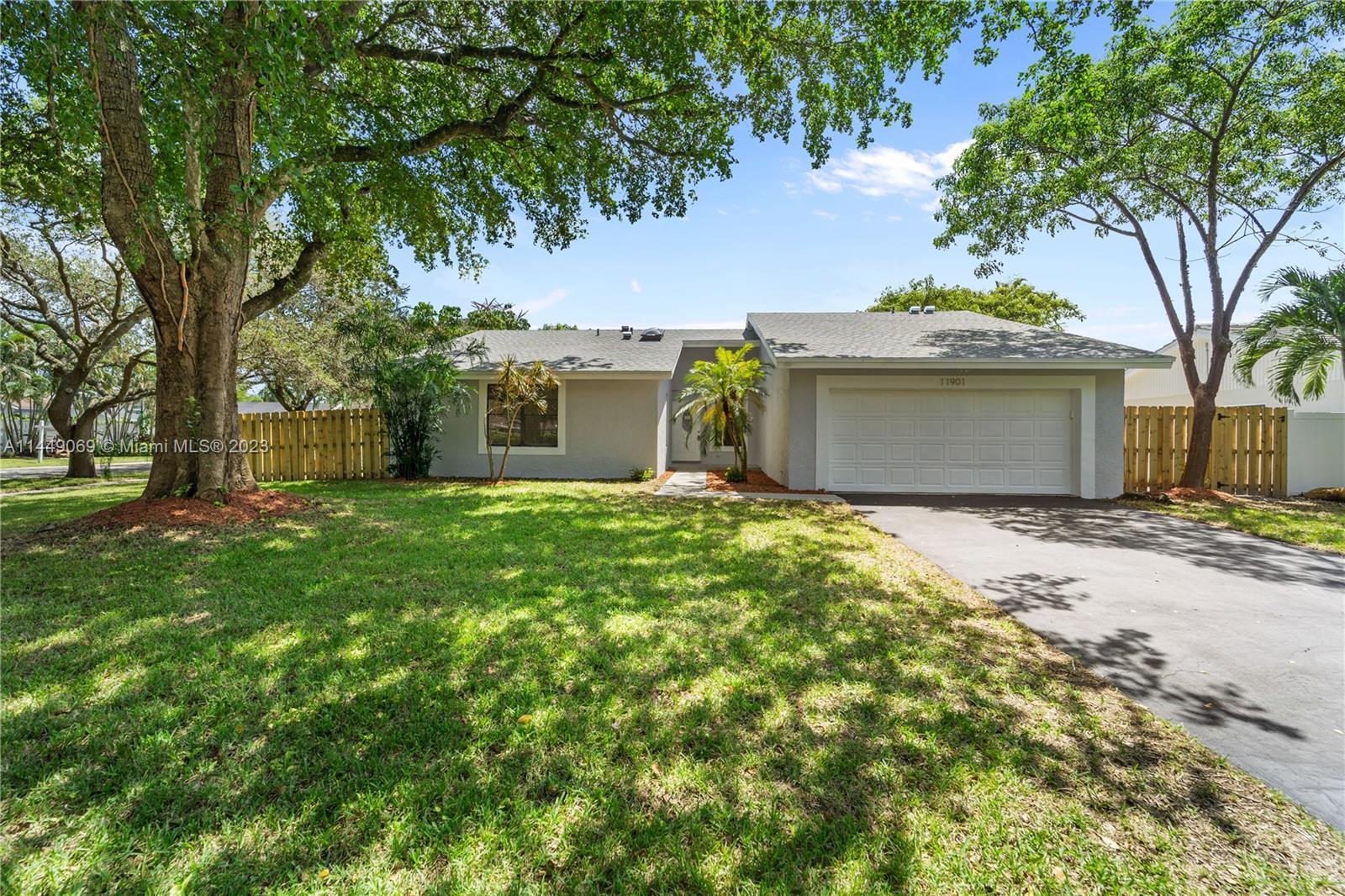 Photo of 11901 Sailboat Dr in Cooper City, FL