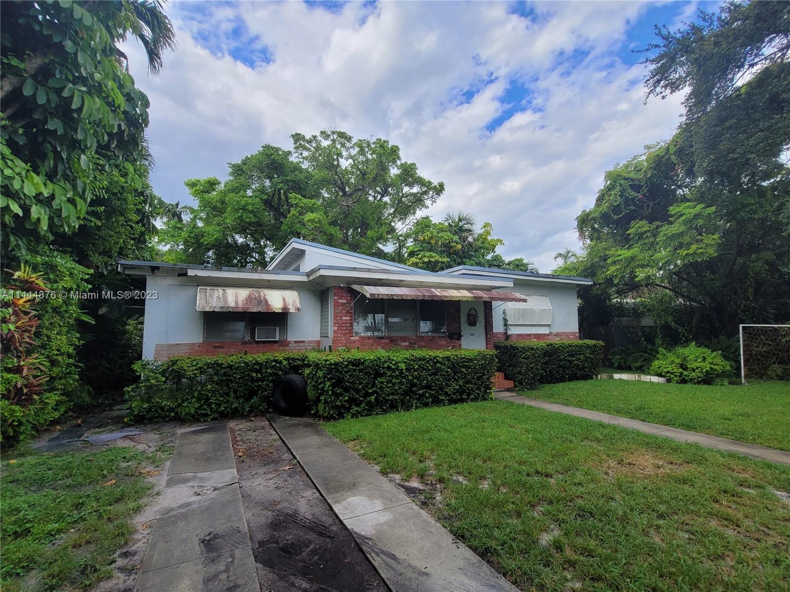 Photo of 641 Nightingale Ave in Miami Springs, FL