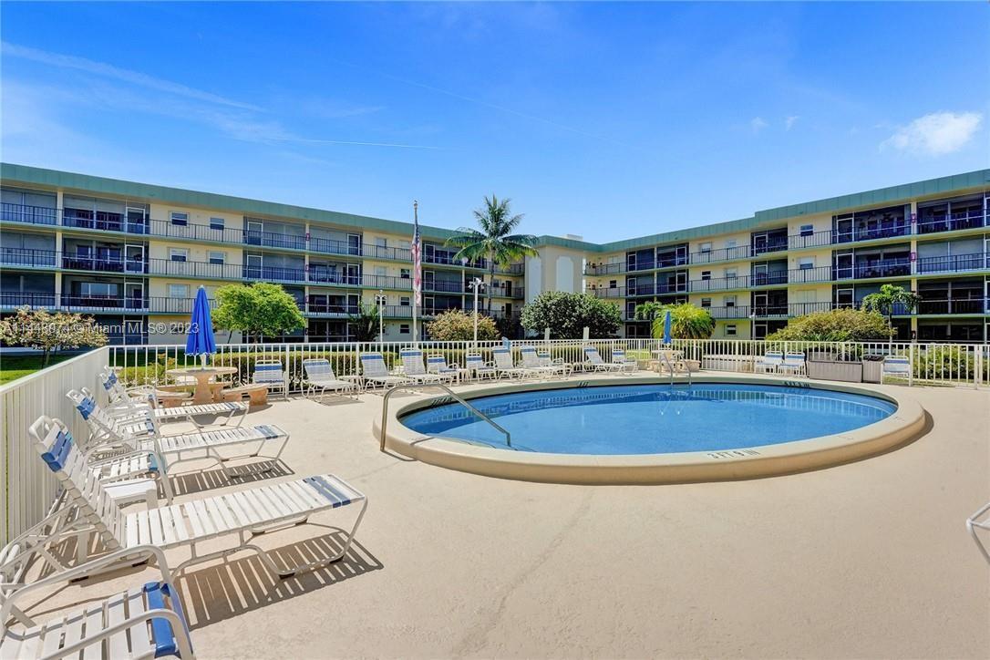 Photo of 810 SE 7th St #107 in Deerfield Beach, FL