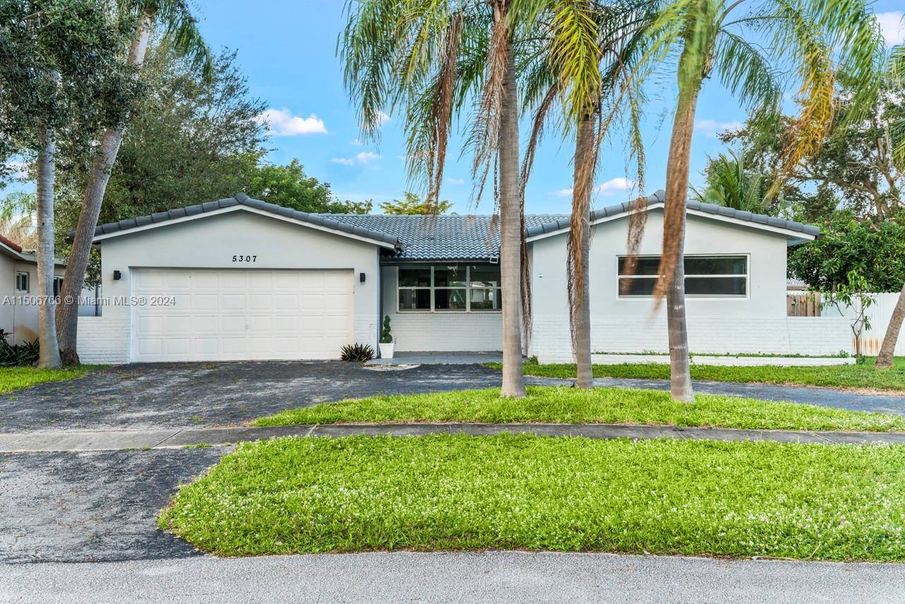 Photo of 5307 Cleveland St in Hollywood, FL