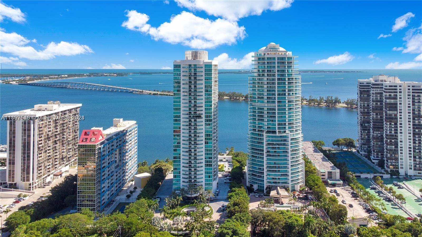 FABULOUS 2 BEDROOMS AND 2 BATHROOMS RESIDENCE LOCATED AT THE RENOWNED SKYLINE ON BRICKELL WITH BREAT