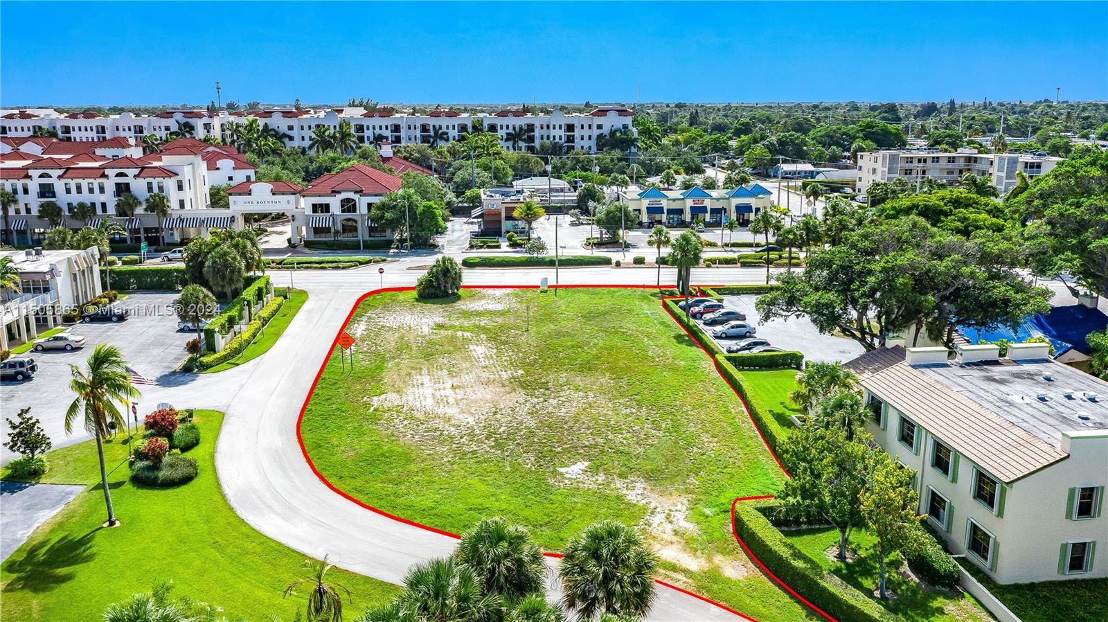 REMAX 360 is pleased to present the potential of "BOYNTON BEACH" at this location. This property enc