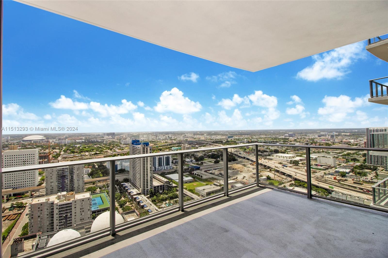 2 beds plus den+ 3 baths. PARAMOUNT features unparalleled views and the most amenities building in t