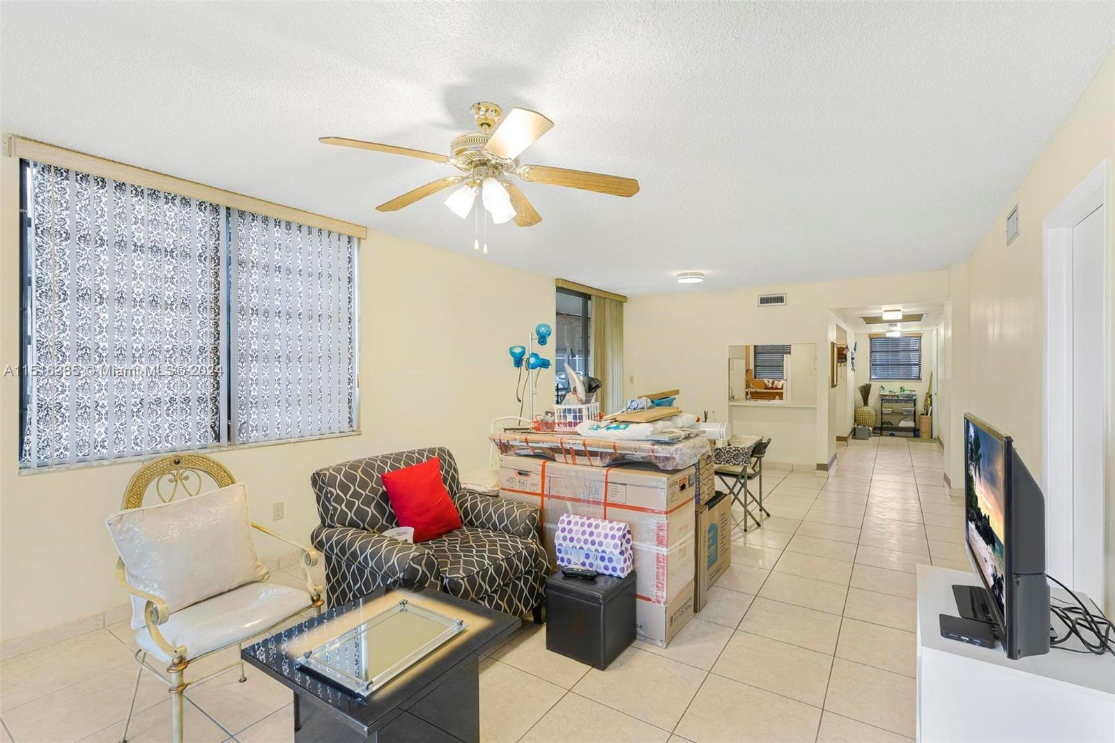 Photo of 1001 Colony Point Cir #114 in Pembroke Pines, FL