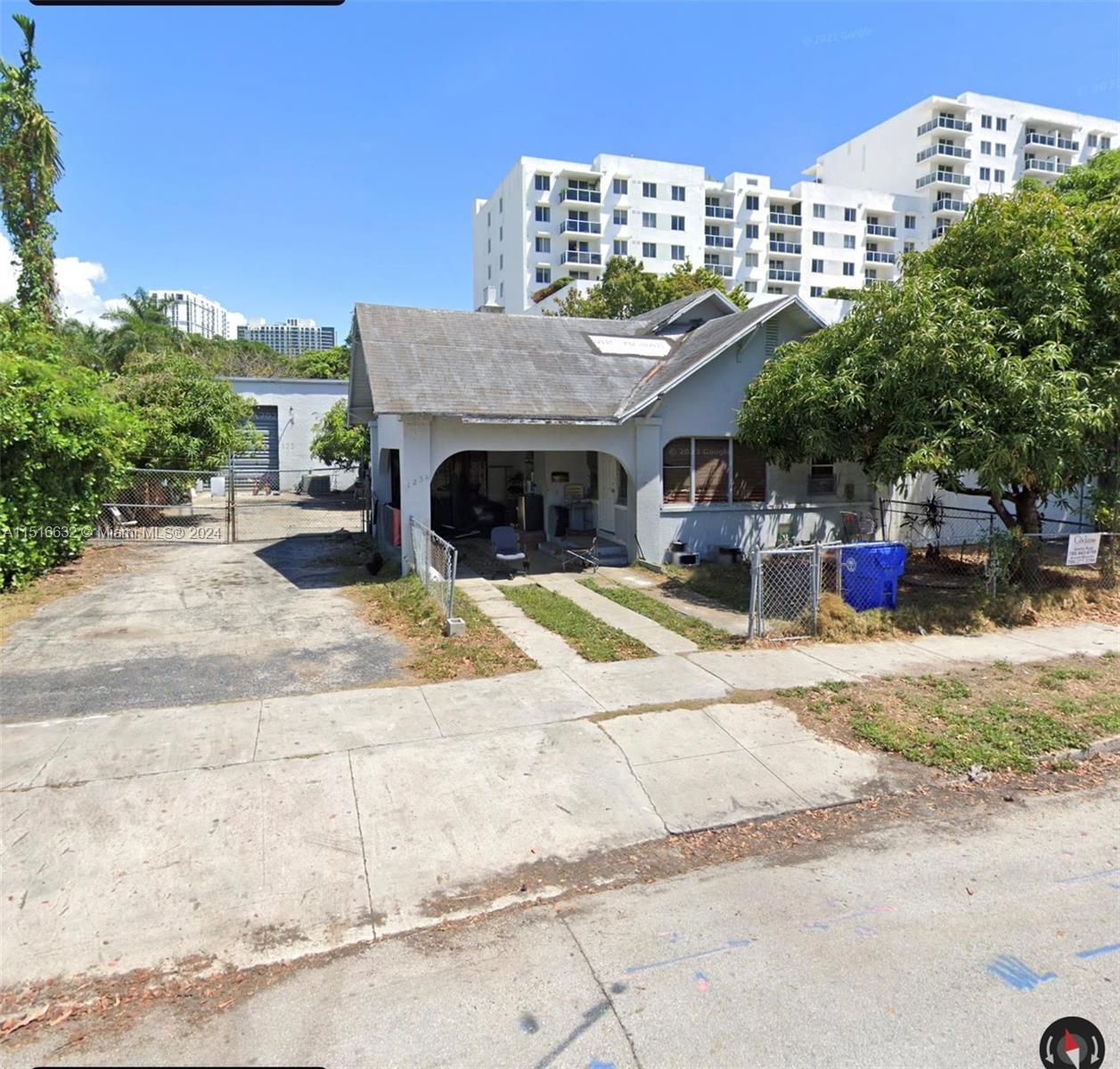 IN THE HEART OF EDGEWATER ONE BLOCK OF BISCAYNE BLVD, 11,240 SQ FT LAND FOR A SMALL RESIDENTIAL 0R C