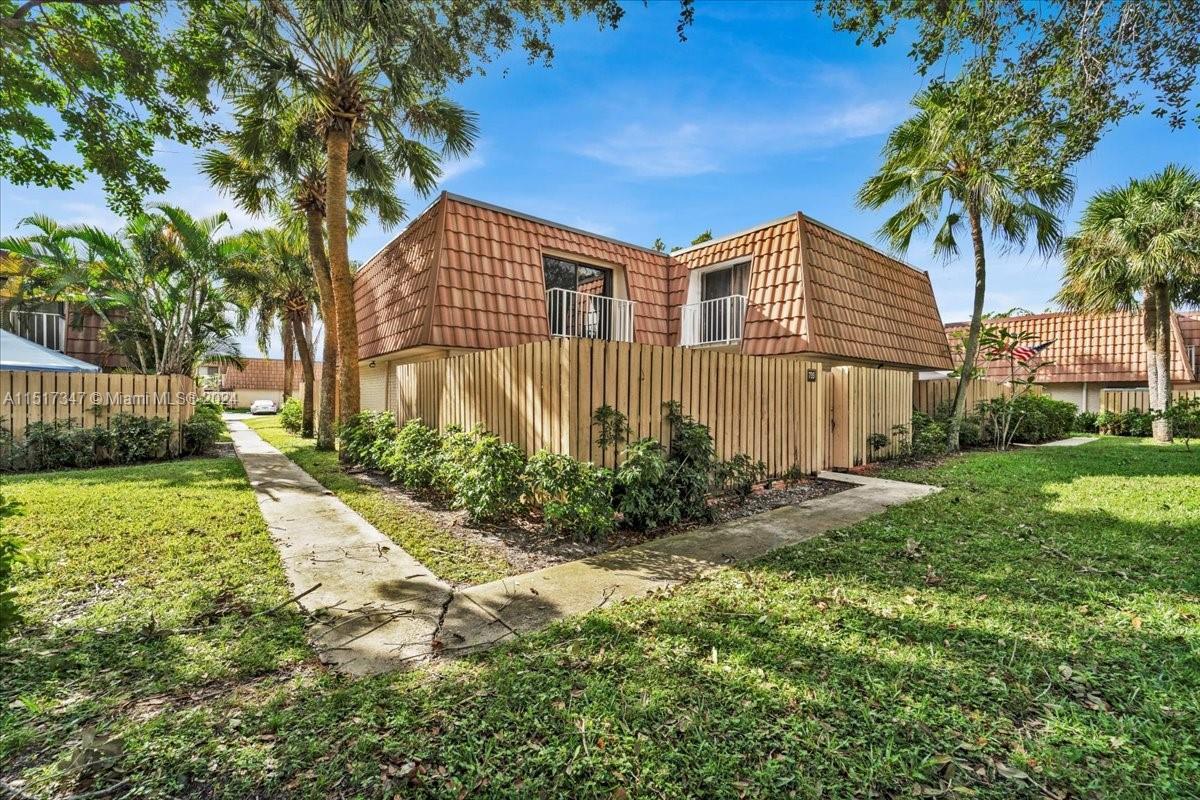 Photo of 736 Mill Valley Pl #736 in West Palm Beach, FL