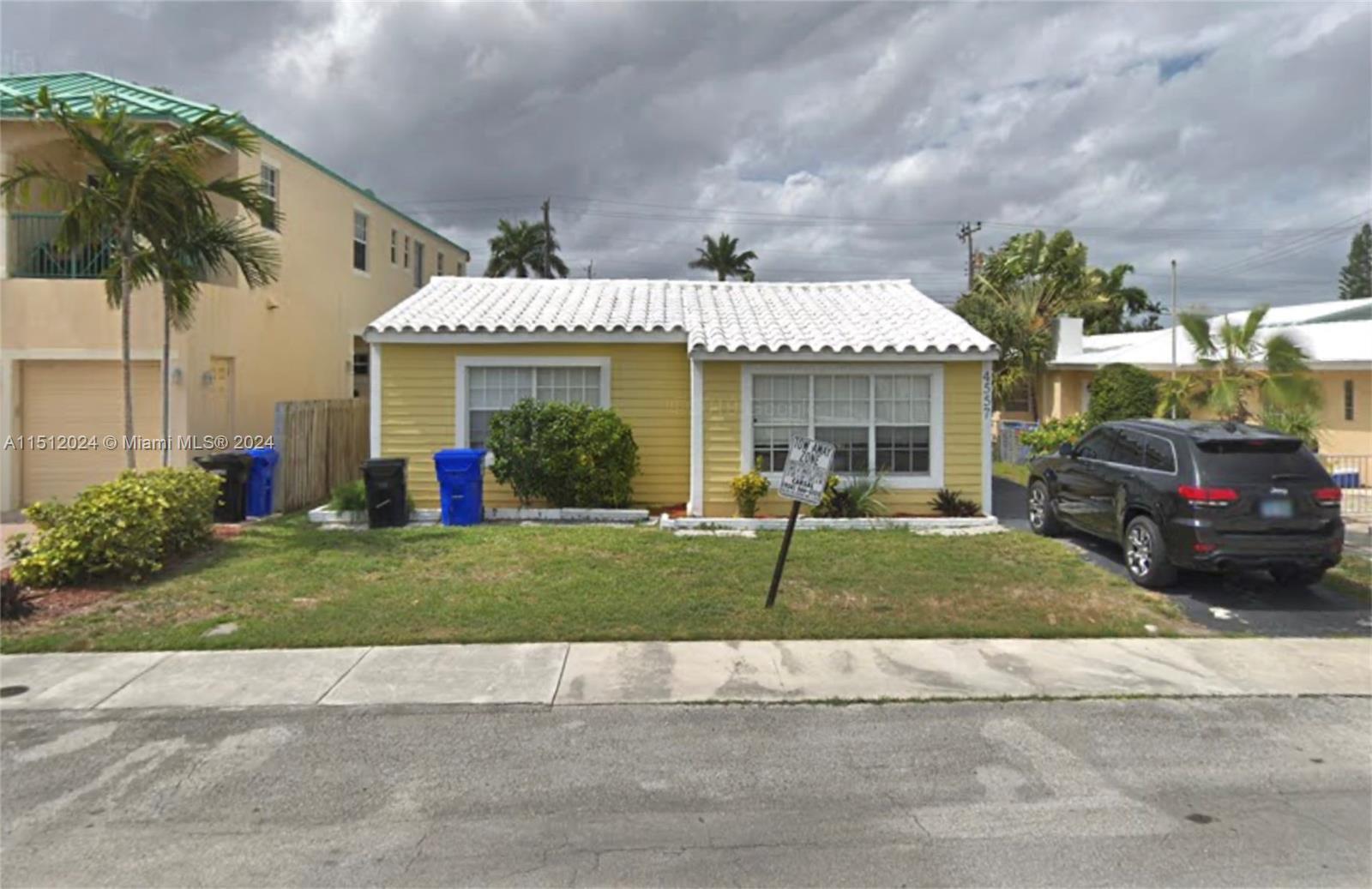 Photo of 4557 Poinciana St in Lauderdale By The Sea, FL