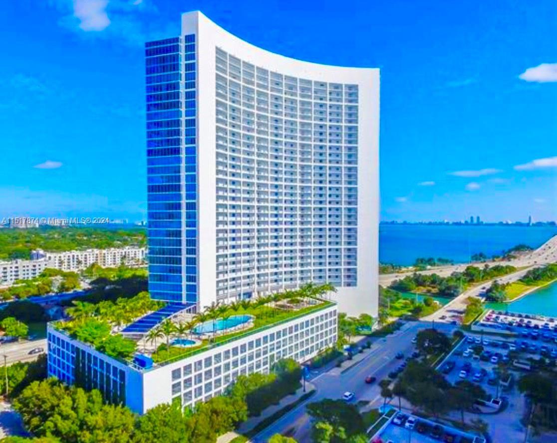 FULLY FURNISHED,Unobstructed True Million Dollar views of Biscayne Bay/Ocean. Cozy 1Bed, 1.5 Bath, f