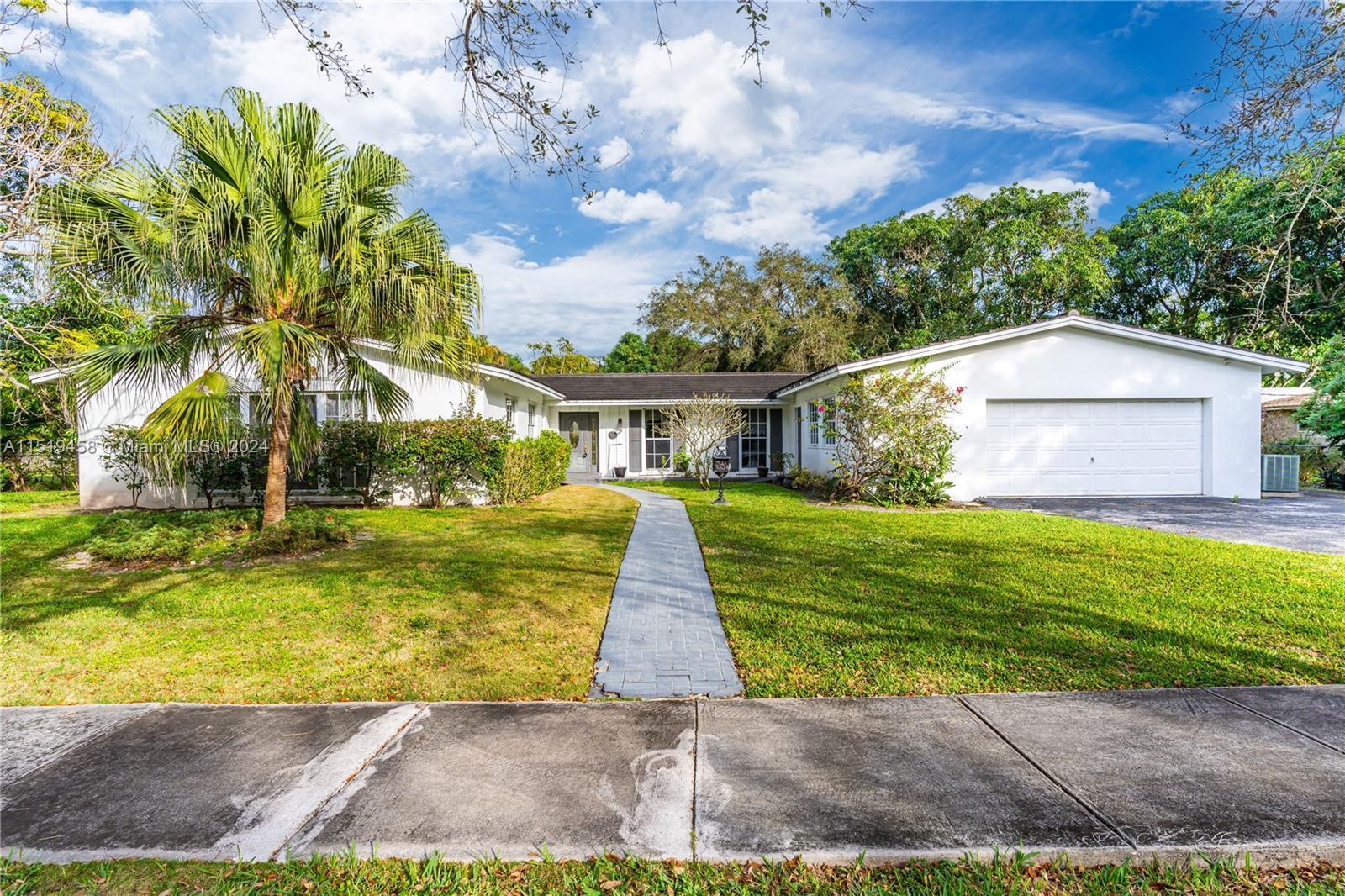 Large Single-family home located in Palmetto Bay. This property features 7 beds 4 baths and a 2 car 