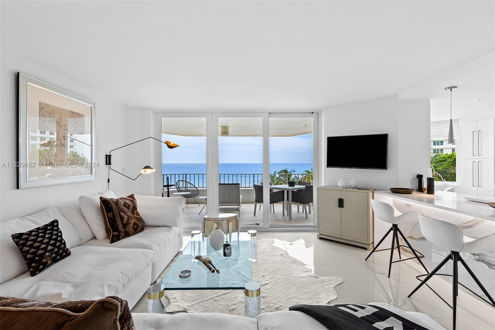 A journey for the senses, this 2 bedroom, 2 bathroom seaside retreat pairs comfort with style in equ