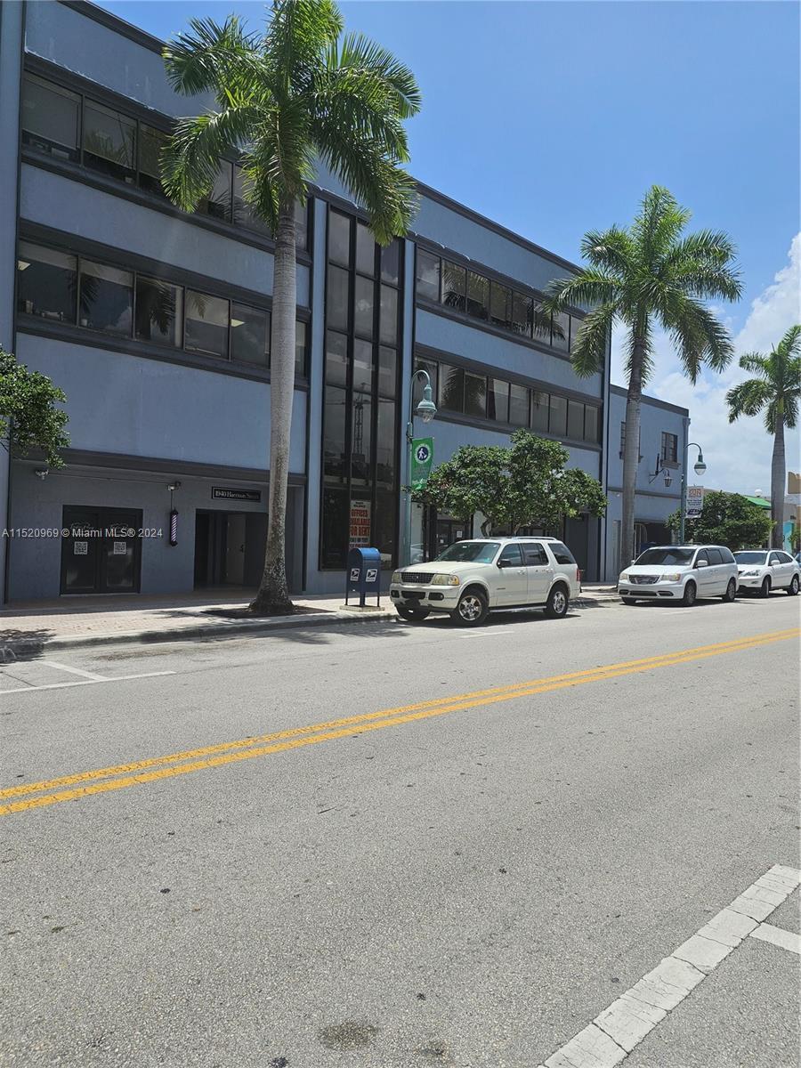 Photo of 1940 Harrison St #200 in Hollywood, FL