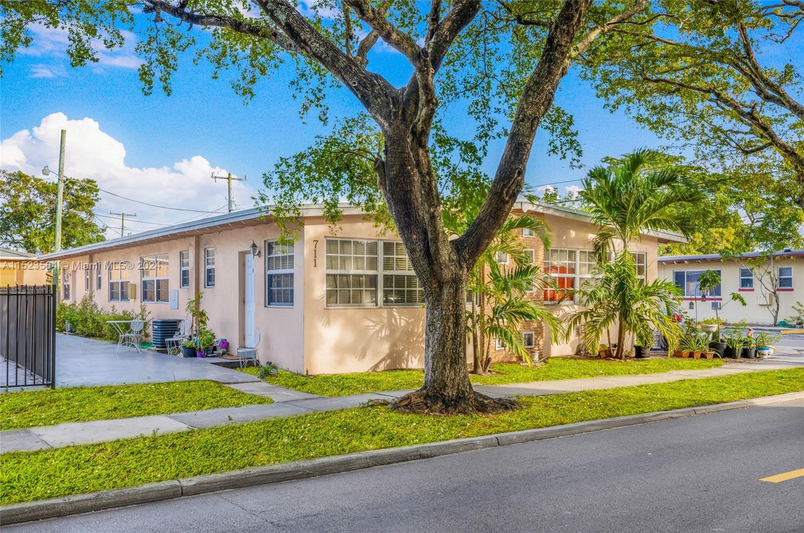 Photo of 711 S 20th Ave in Hollywood, FL