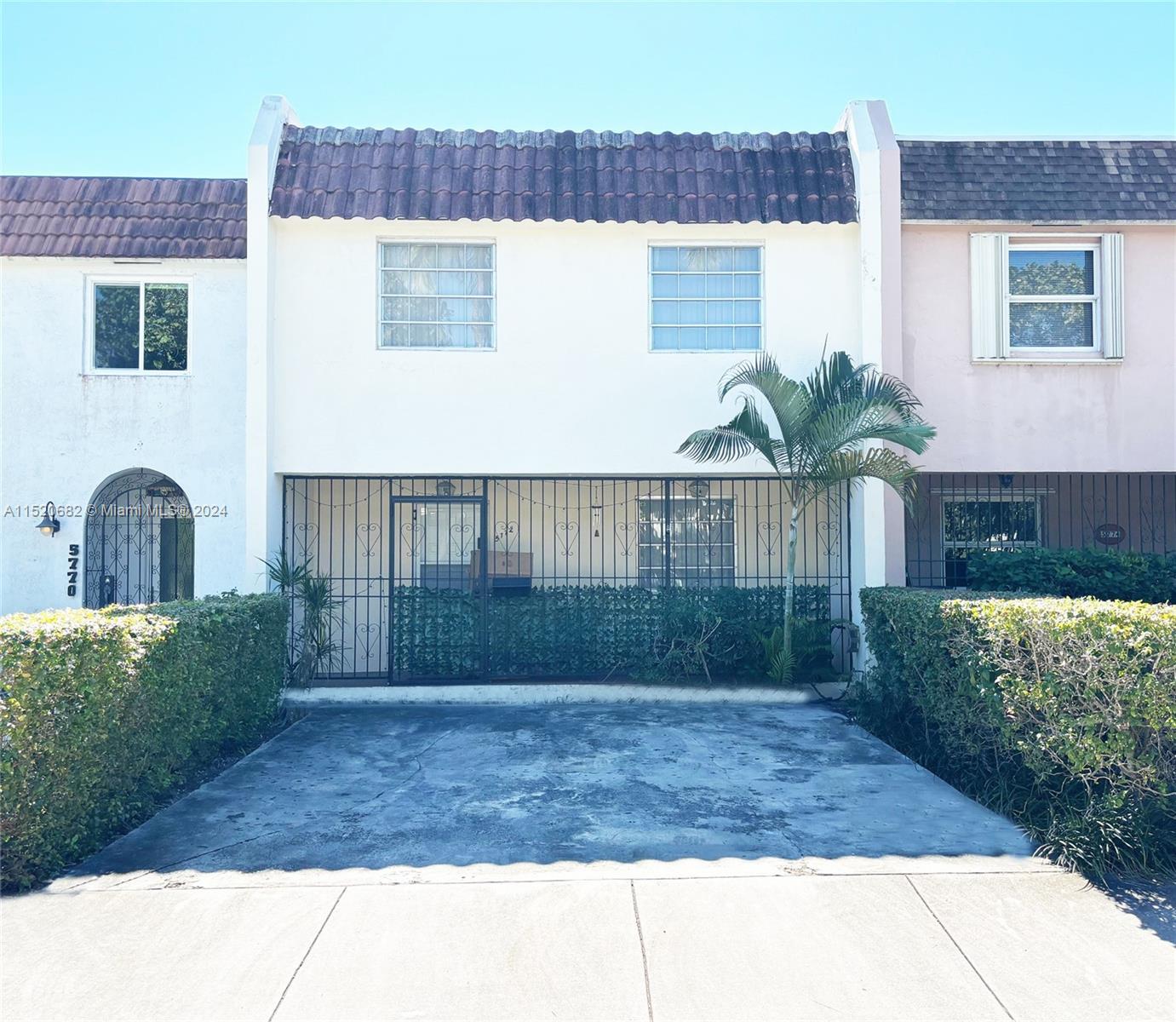 PRISTINE SPACIOUS SOUTH MIAMI 3 BEDROOM 2.5 BATH TWO STORY TOWNHOUSE WITH BRIGHT OPEN FLOOR PLAN, FO