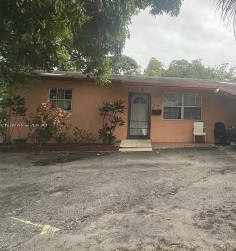 Photo of 4310 NW 33rd St in Lauderdale Lakes, FL